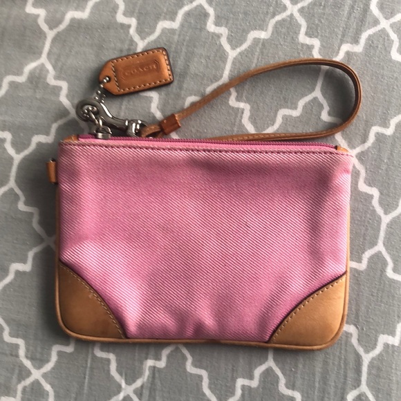 Coach Handbags - EUC Coach Pink Wristlet 👛